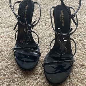 YSL CASSANDRA SANDALS IN PATENT LEATHER WITH BLACK MONOGRAM